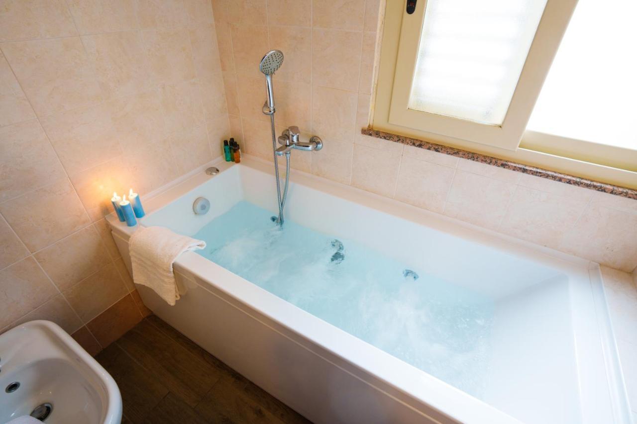 سانتا تيريزا دي ريفا Quattro Torri B&B المظهر الخارجي الصورة